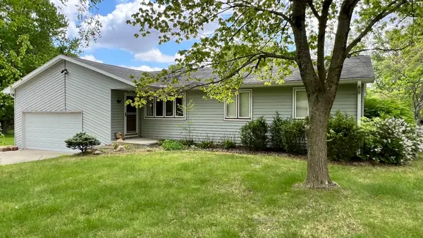 1207 W Dianne Lane, Mahomet, IL 61853