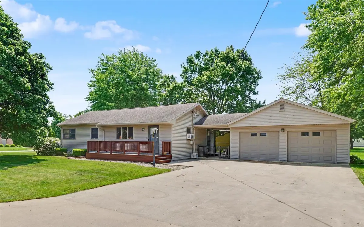 430 E Dent Street, Gilman, IL 60938 - #1