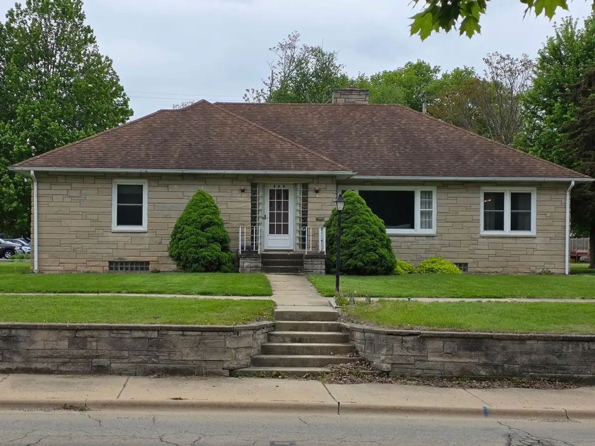 209 W 2nd Street, Prophetstown, IL 61277 - #1
