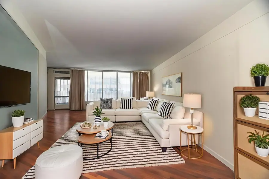 300 N State Street #5620, Chicago, IL 60654 - #3