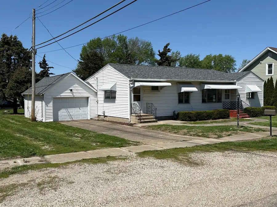 109 N 3rd Street, Hartsburg, IL 62643 - #2