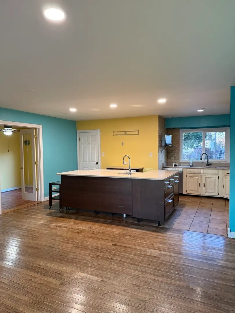 655 W Comstock Avenue, Elmhurst, IL 60126 - #3