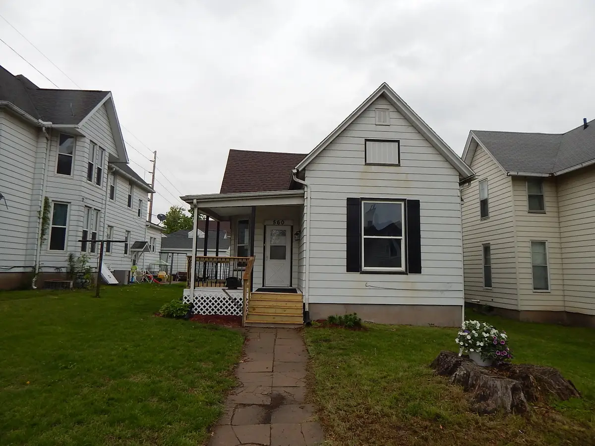 560 10th Avenue, Clinton, IA 52732 - #1