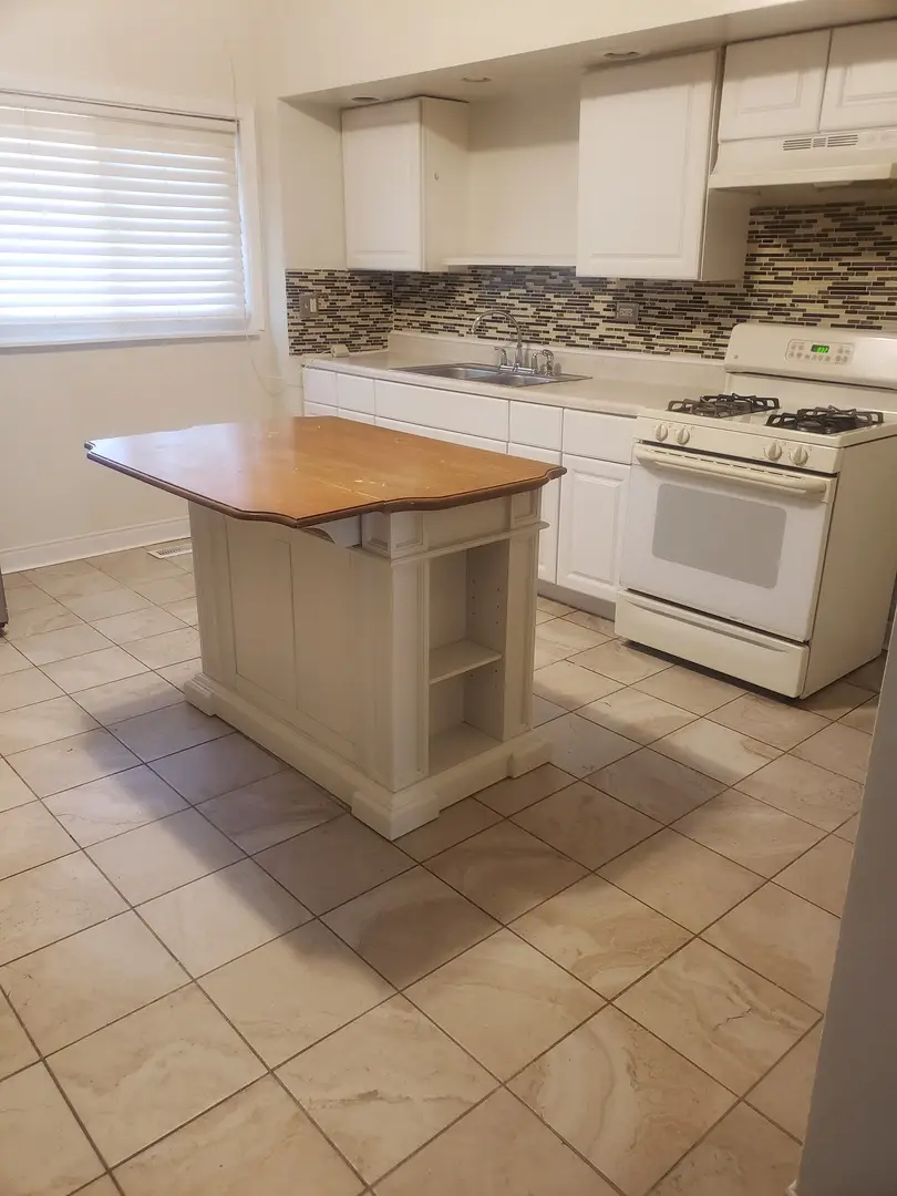 10523 S Corliss Avenue #1, Chicago, IL 60628 - #3