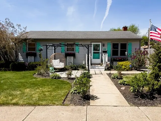910 Shields Avenue, Winthrop Harbor, IL 60096 - #1