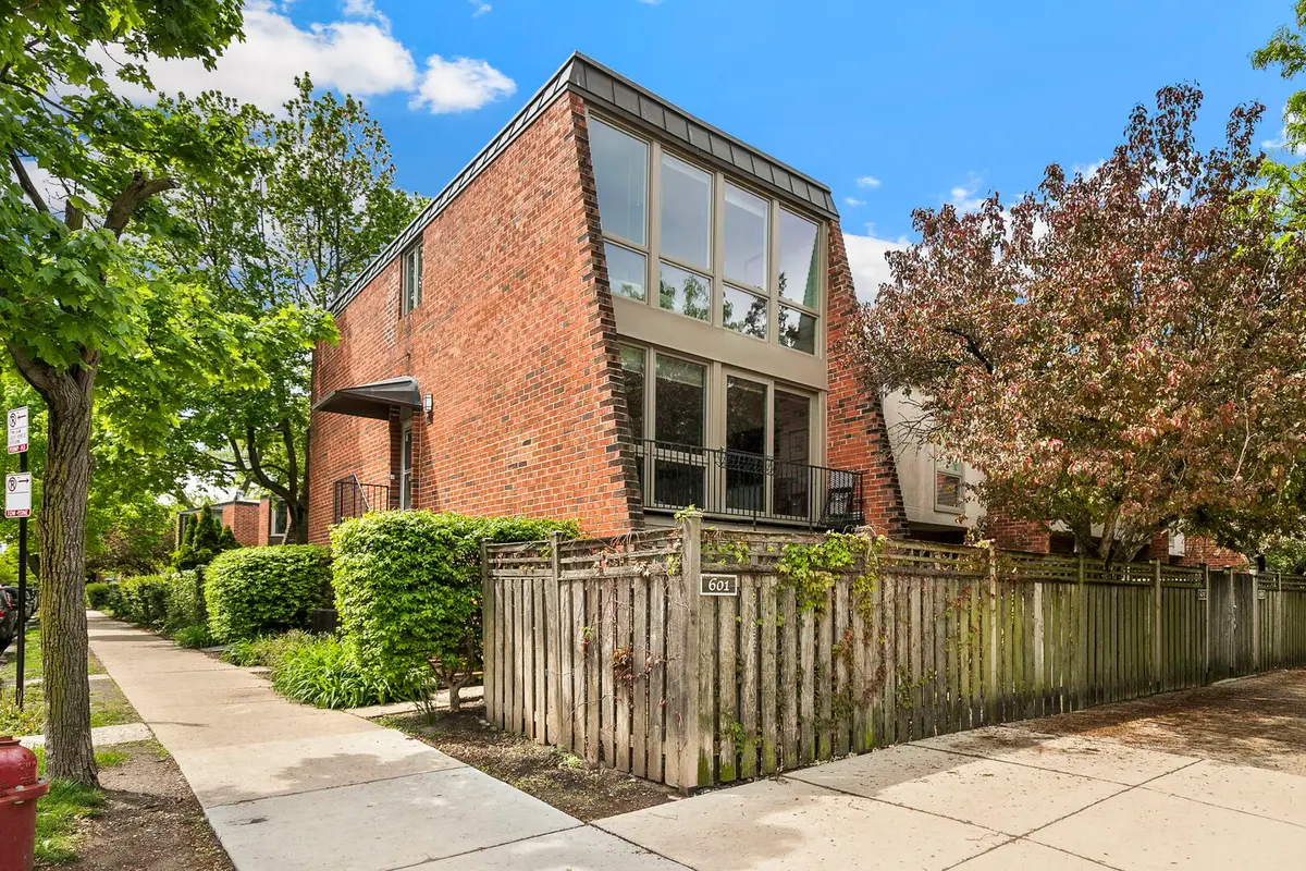 601 W Dickens Avenue #A2, Chicago, IL 60614 - #1