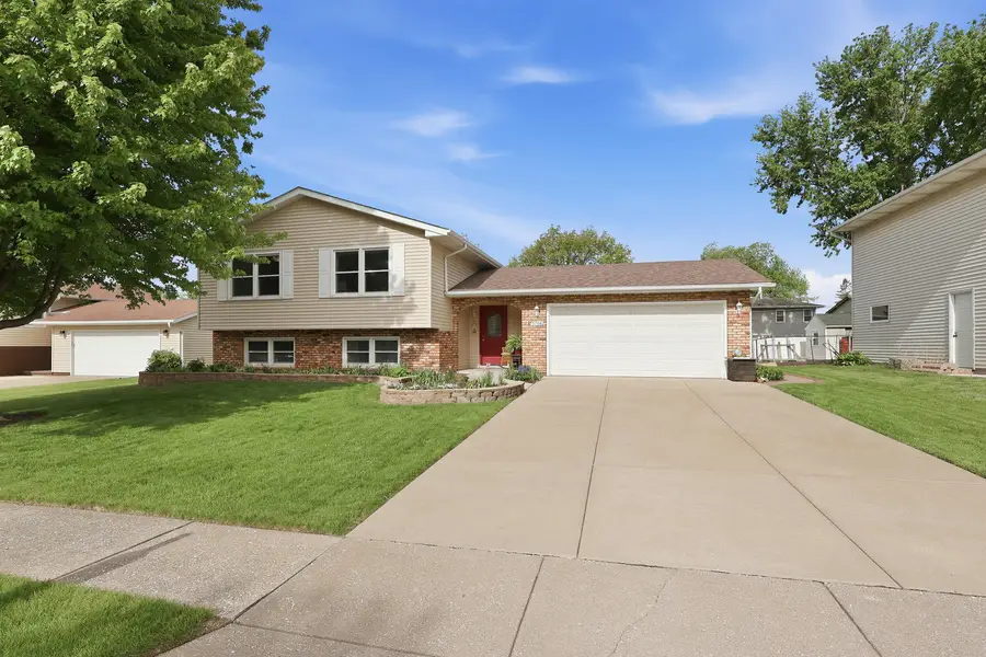 3706 Tam O Shanter Drive, Bettendorf, IA 52722 - #2