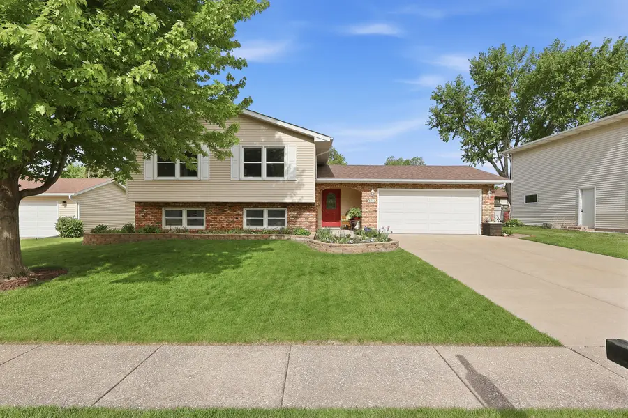 3706 Tam O Shanter Drive, Bettendorf, IA 52722 - #3