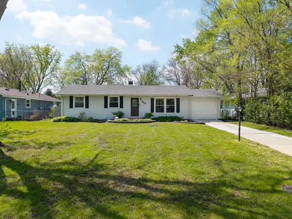 348 Seminole Lane, Carol Stream, IL 60188