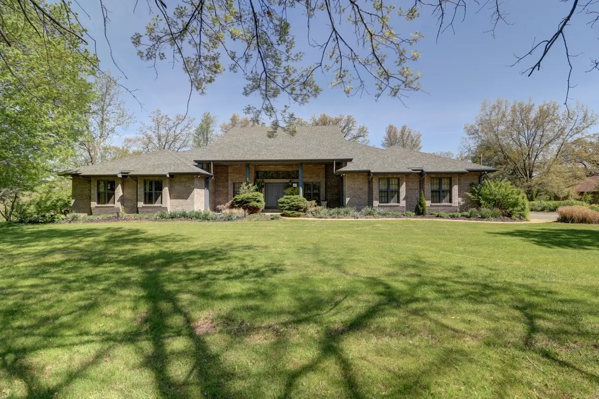 3900 Valley Oaks Drive, Clinton, IA 52732 - #1