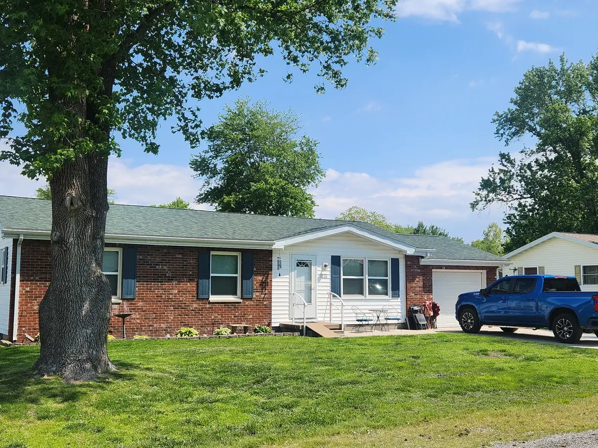 911 N Sunset Drive, Pinckneyville, IL 62274 - #1