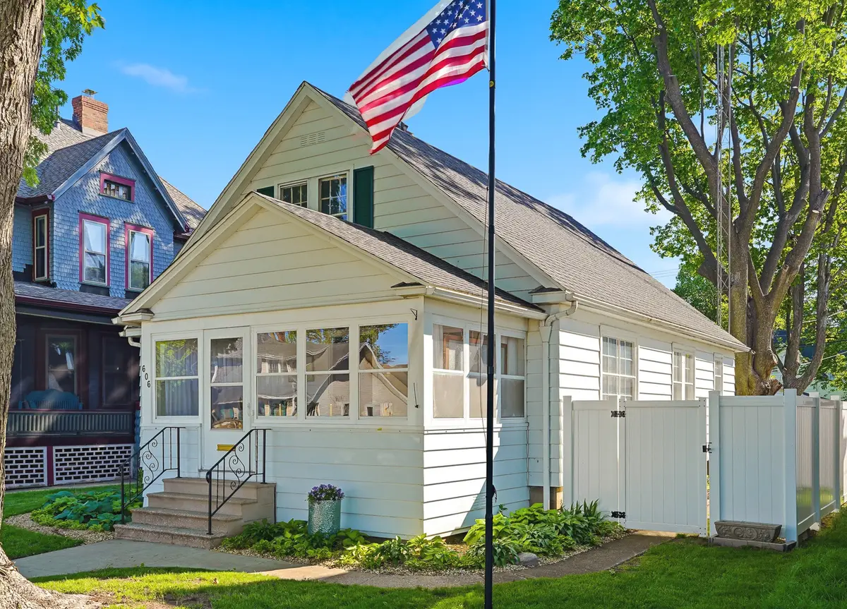 606 1st Avenue, Sterling, IL 61081 - #1