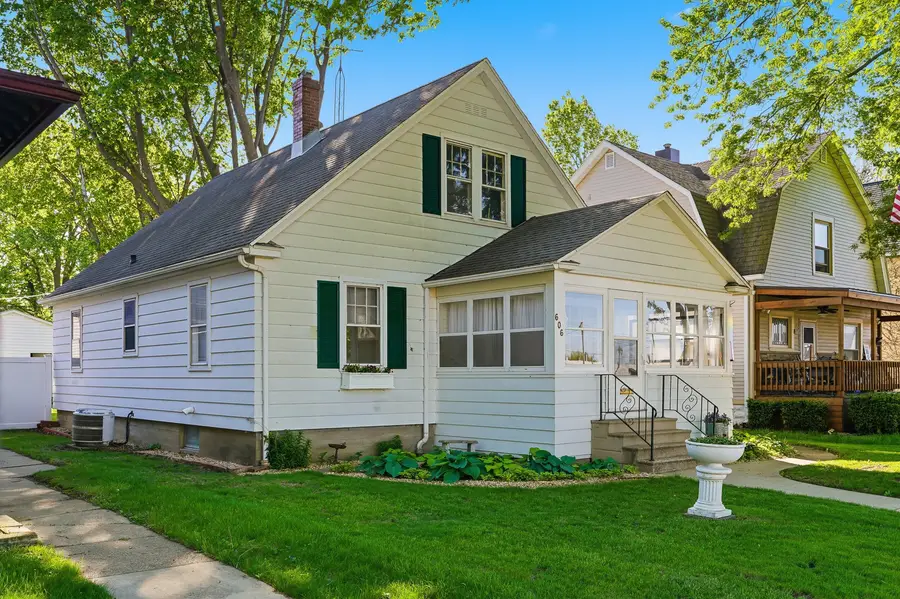 606 1st Avenue, Sterling, IL 61081 - #2