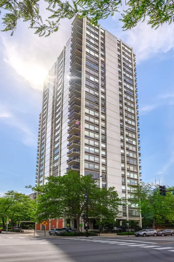 1360 N Sandburg Terrace #1510C, Chicago, IL 60610