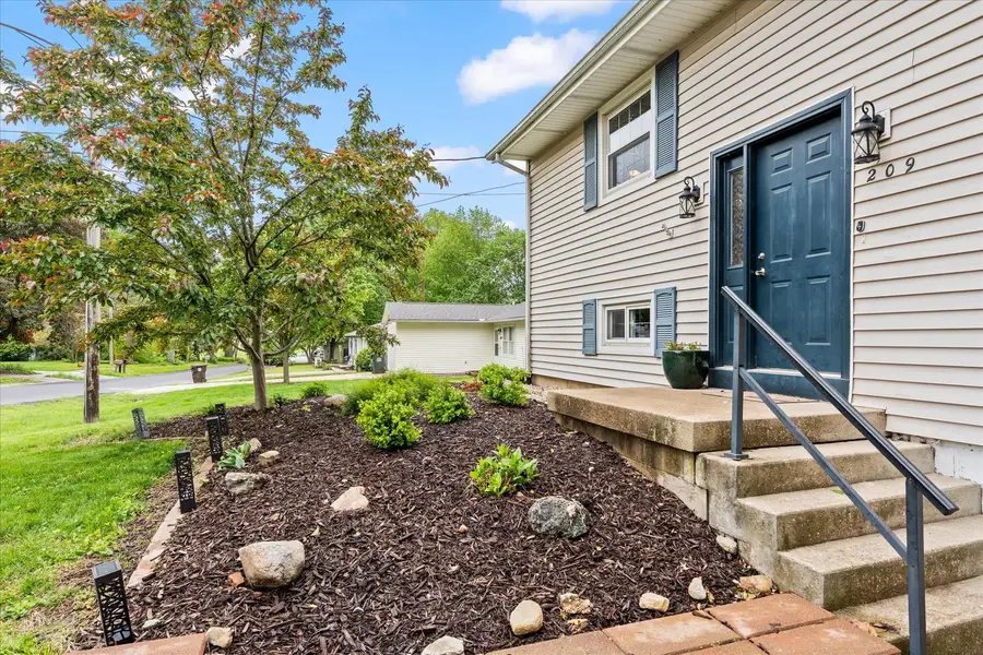 209 N Jefferson Street, Mahomet, IL 61853 - #3