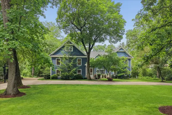 821 Oak Spring Lane, Libertyville, IL 60048