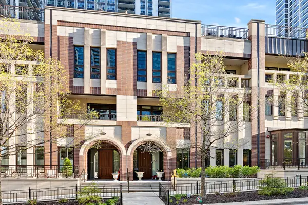 409 E Benton Place #409, Chicago, IL 60601