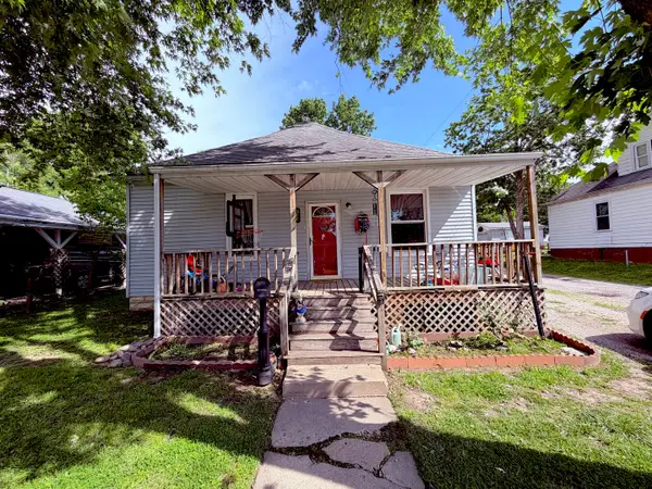300 W Allmon Street, Salem, IL 62881