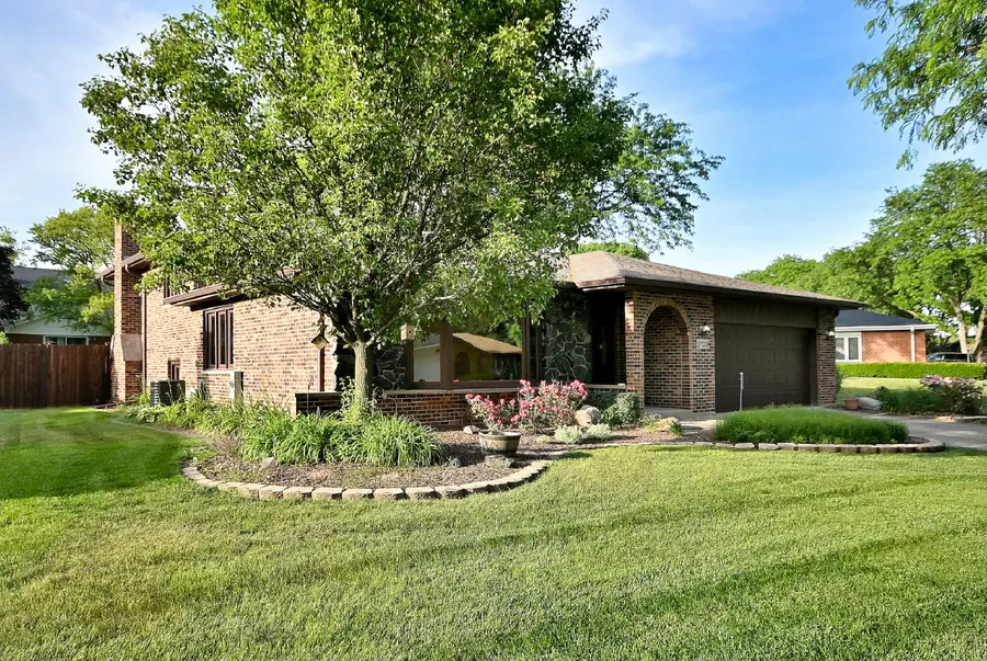 3100 Grandview Place, Darien, IL 60561 - #2
