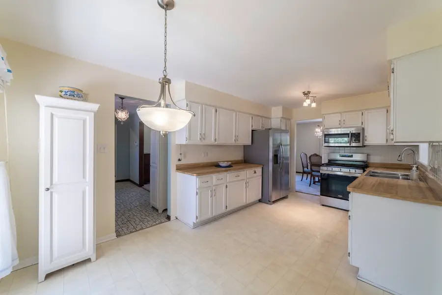 920 Macarthur Drive, Chicago Heights, IL 60411 - #3