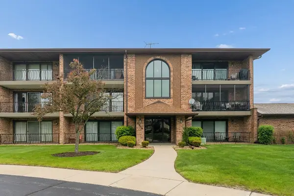 8826 W 140th Street #206, Orland Park, IL 60462