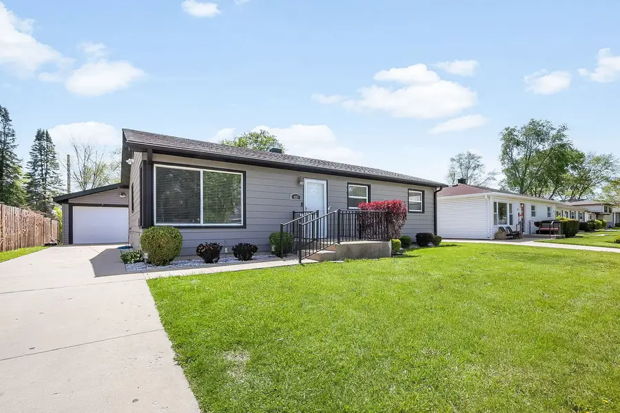 407 Bonniebrook Avenue, Mundelein, IL 60060 - #2