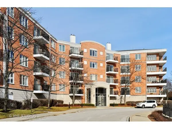 451 Town Place Circle #310, Buffalo Grove, IL 60089