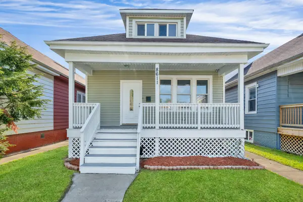8611 S Kingston Avenue, Chicago, IL 60617