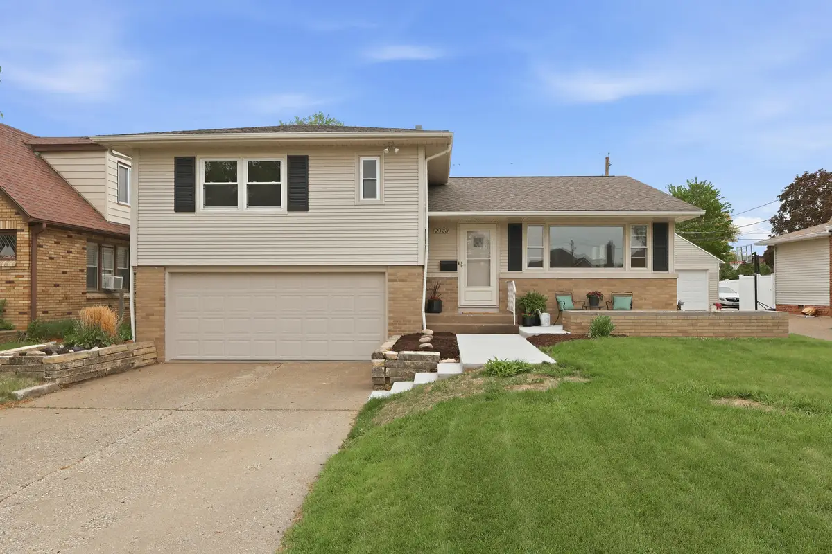 2528 28th Street, Moline, IL 61265 - #1