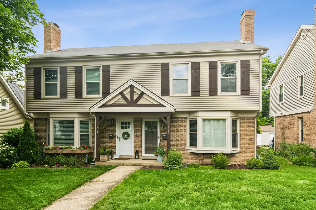 512 E Russell Street, Barrington, IL 60010 - #1