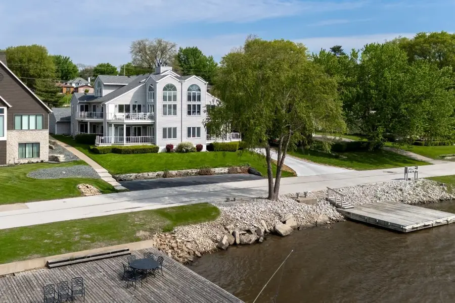 855 Canal Shore Drive, Le Claire, IA 52753 - #3