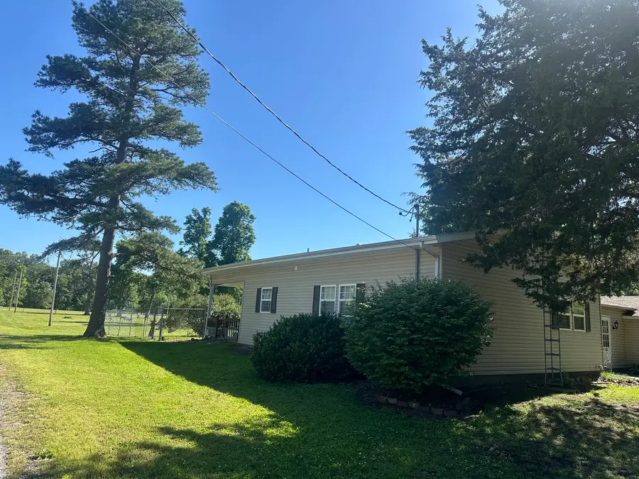 204 W Coal Street, Buckner, IL 62819 - #2