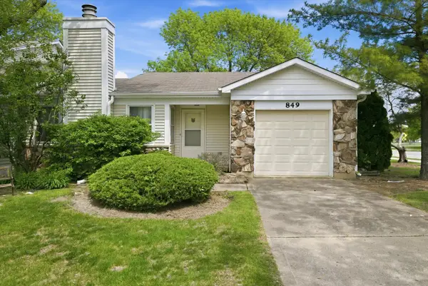 849 Colony Lake Drive, Schaumburg, IL 60194