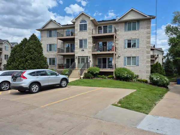 3120 Holiday Court #7, Bettendorf, IA 52722