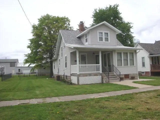 221 W Garfield Avenue, Cissna Park, IL 60924 - #2