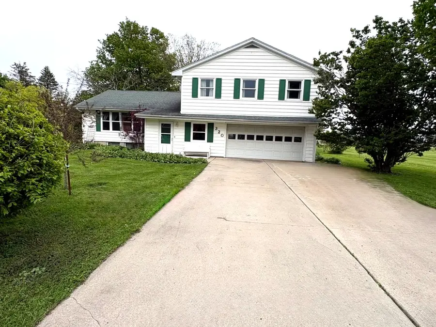 320 S Main Street, Creston, IL 60113 - #2