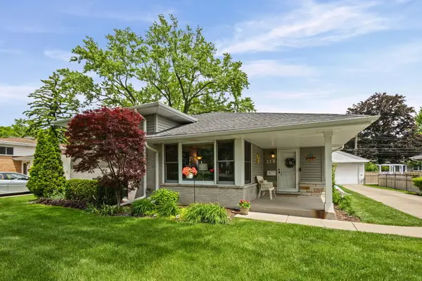21 N Waterman Avenue, Arlington Heights, IL 60004