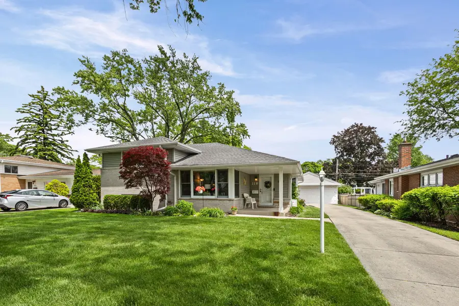 21 N Waterman Avenue, Arlington Heights, IL 60004 - #2