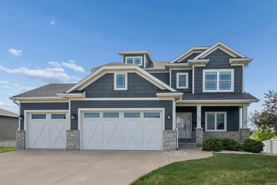 620 St Andrews Circle, Eldridge, IA 52478 - #2
