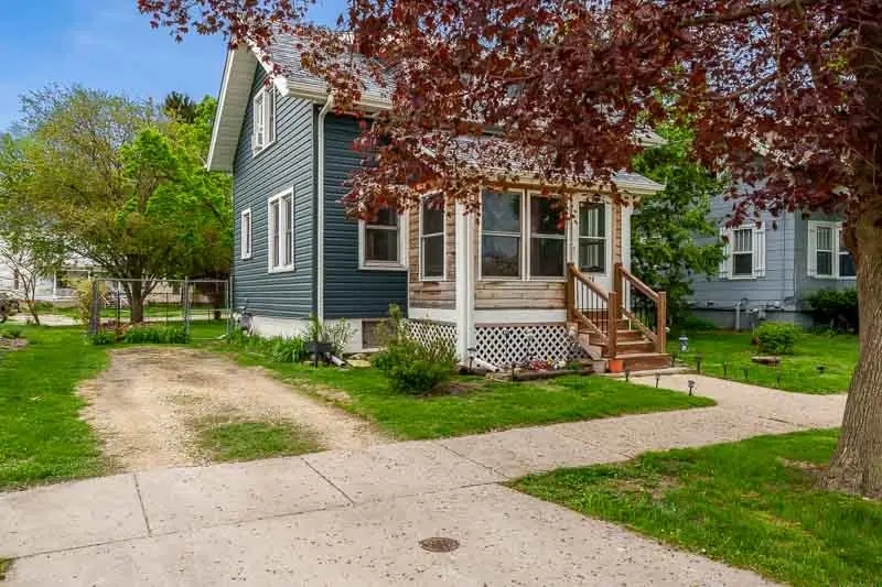 541 Roscoe Avenue, South Beloit, IL 61080 - #1