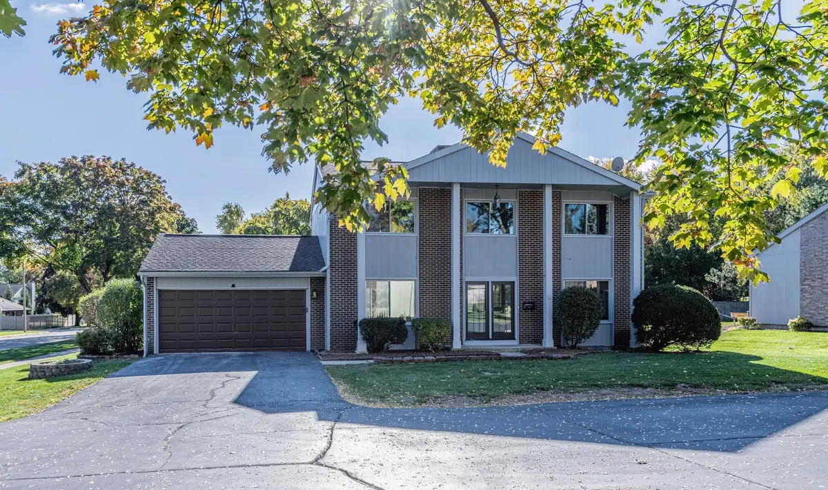 380 Ventura Club Drive, Roselle, IL 60172 - #1