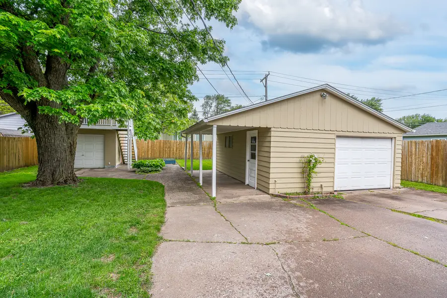 3410 Greenbrier Drive, Bettendorf, IA 52722 - #3