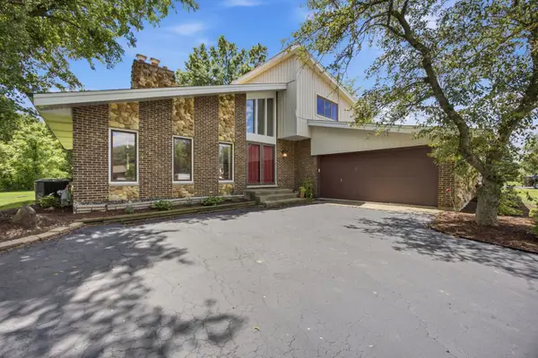 19W471 Deerpath Lane, Lemont, IL 60439