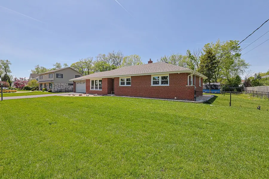 2232 Sprucewood Avenue, Des Plaines, IL 60018 - #2