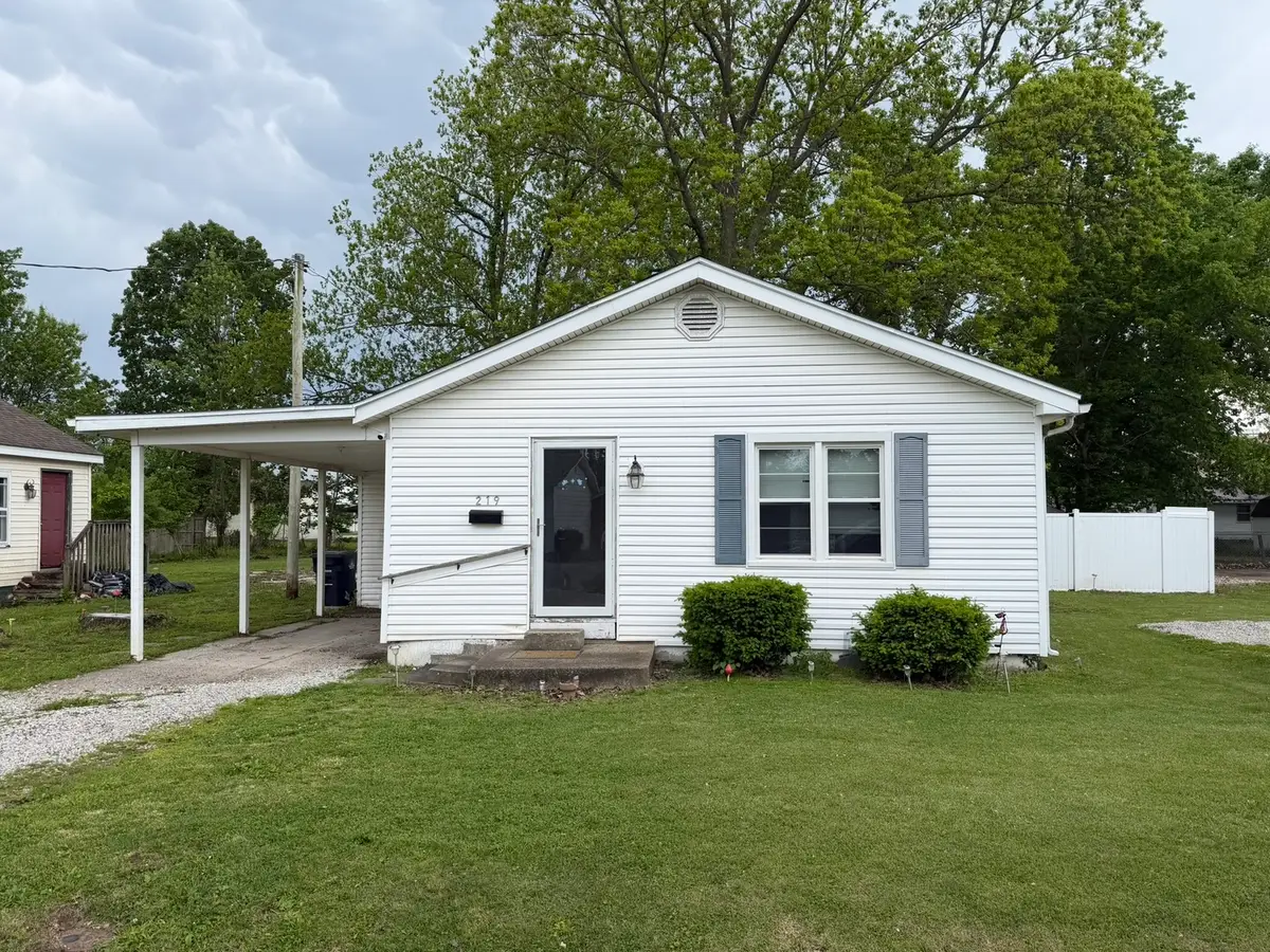 219 E Williams Street, Salem, IL 62881 - #1
