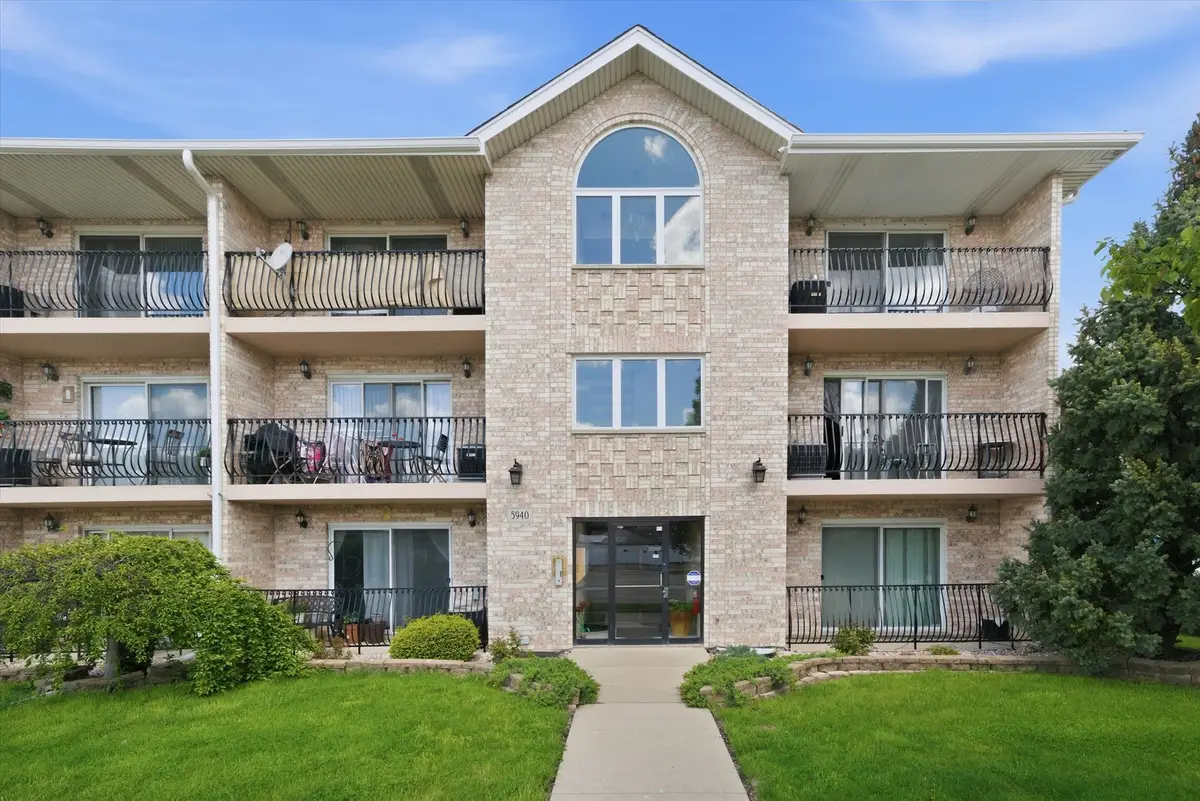 5940 W 87th Street #301, Burbank, IL 60459 - #1