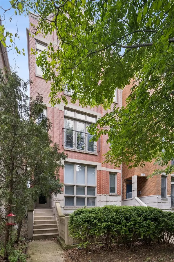 3728 N Kenmore Avenue #2, Chicago, IL 60613