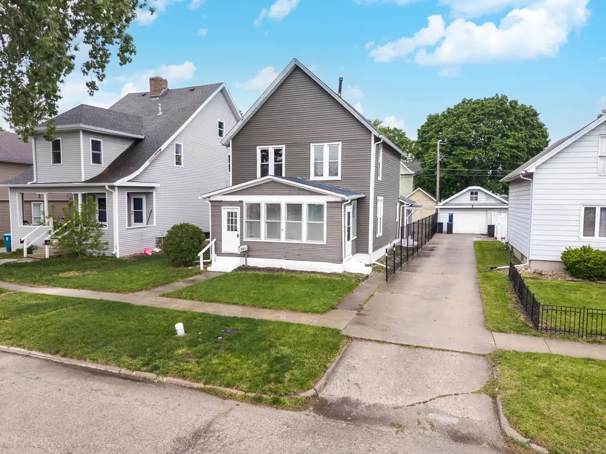 609 E Water Street, Pontiac, IL 61764 - #1