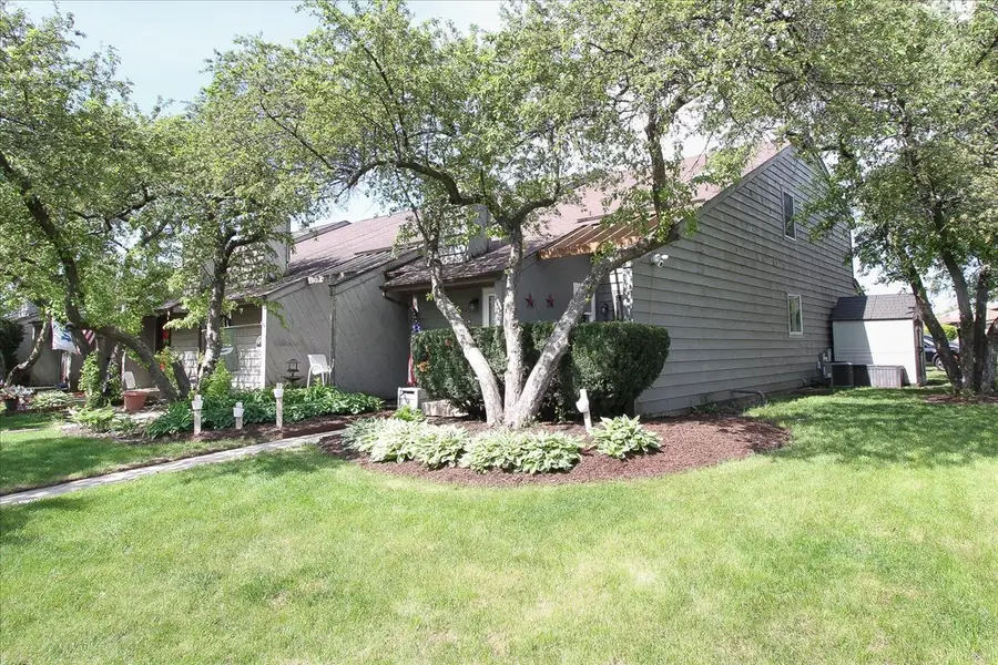 949 Manchester Court, South Elgin, IL 60177 - #2