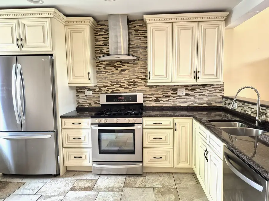 616 Claridge Circle, Hoffman Estates, IL 60169 - #2